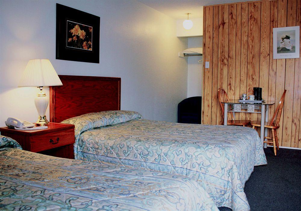 Lake City Motel Dartmouth Екстериор снимка