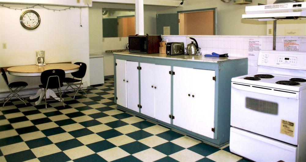 Lake City Motel Dartmouth Екстериор снимка