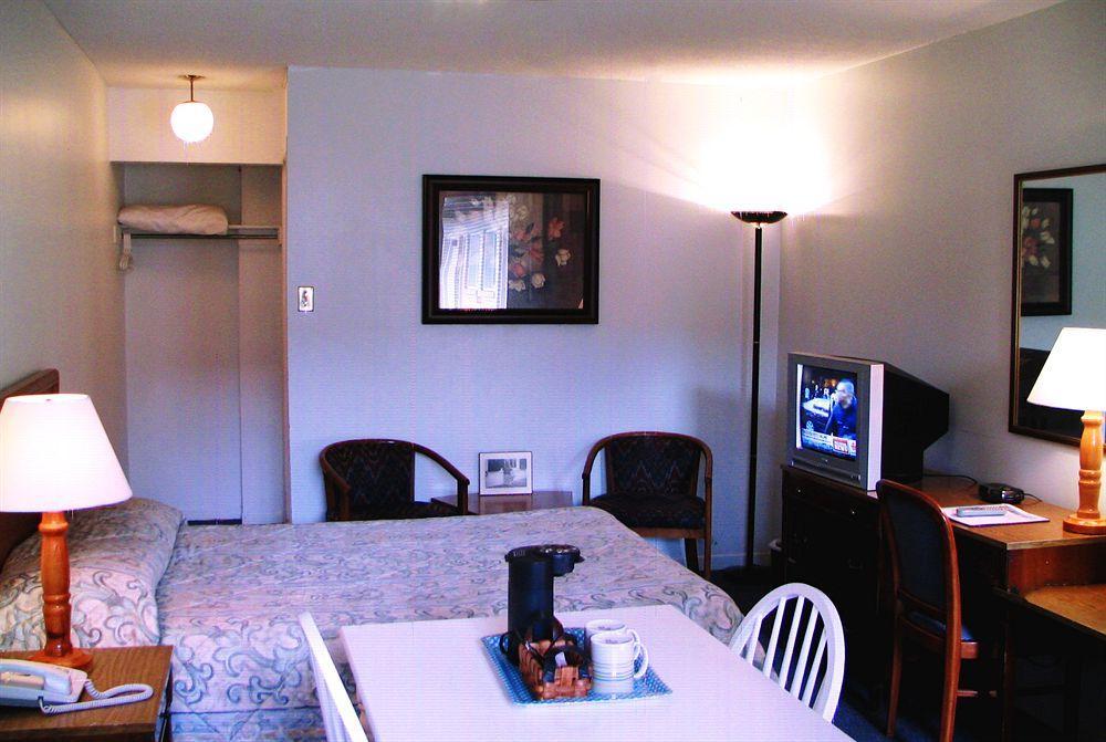 Lake City Motel Dartmouth Екстериор снимка