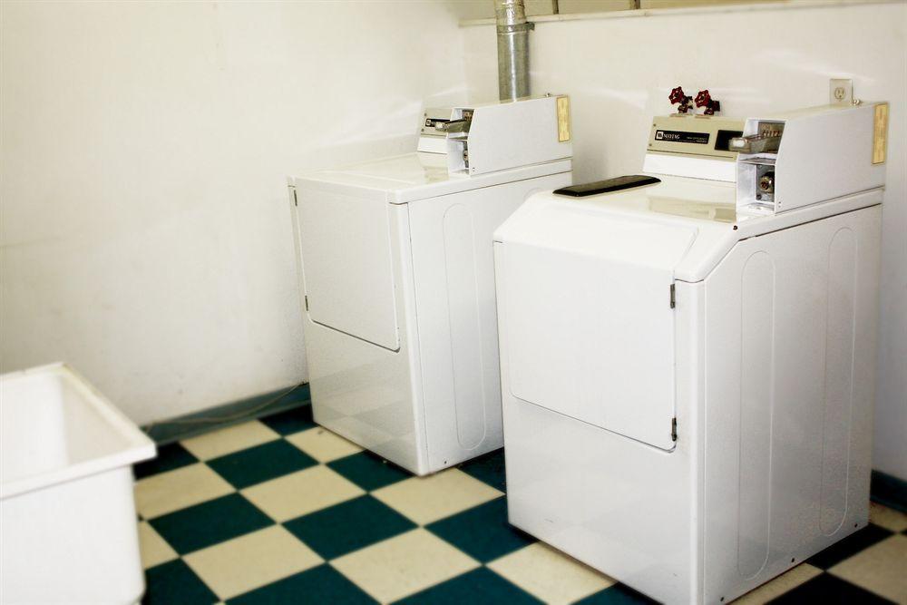 Lake City Motel Dartmouth Екстериор снимка