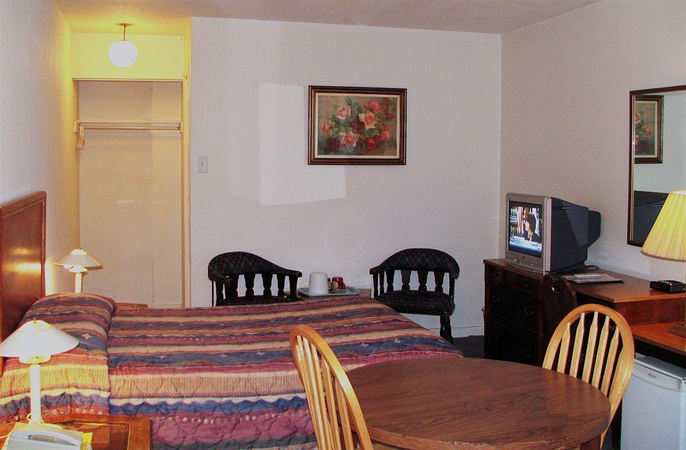 Lake City Motel Dartmouth Екстериор снимка