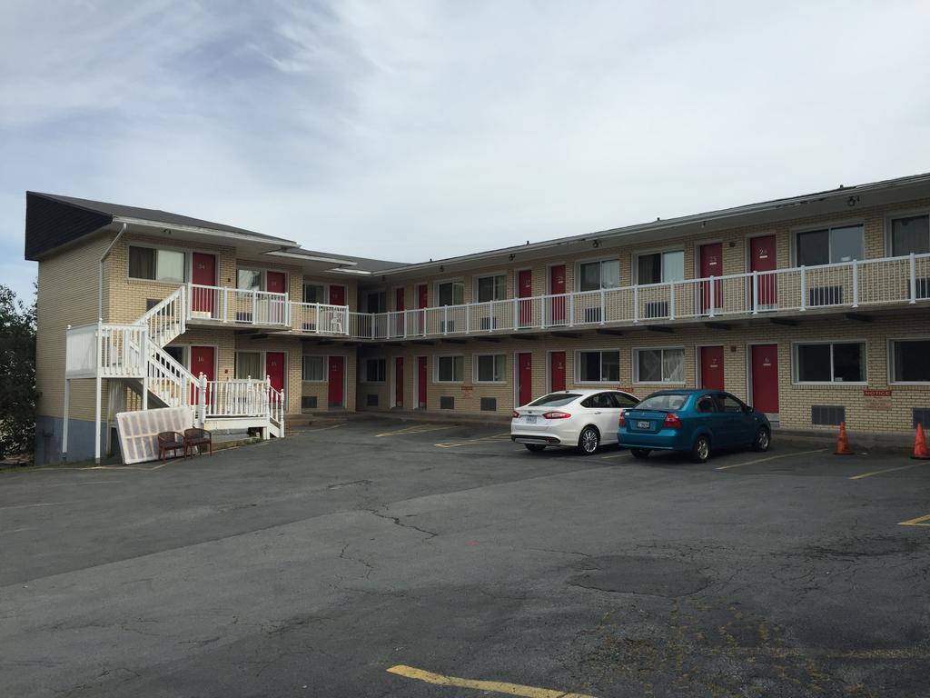 Lake City Motel Dartmouth Екстериор снимка