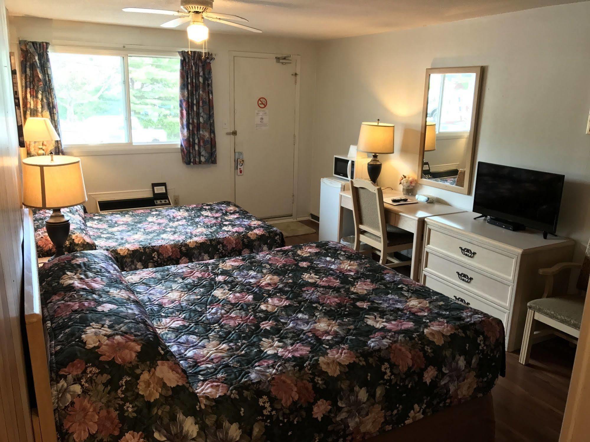 Lake City Motel Dartmouth Екстериор снимка