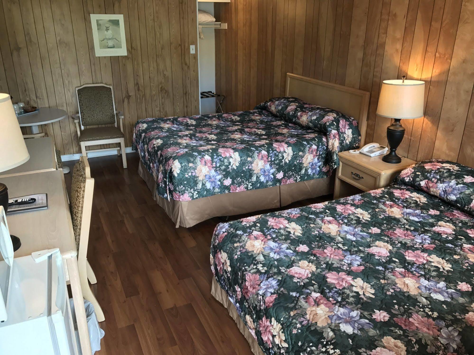Lake City Motel Dartmouth Екстериор снимка