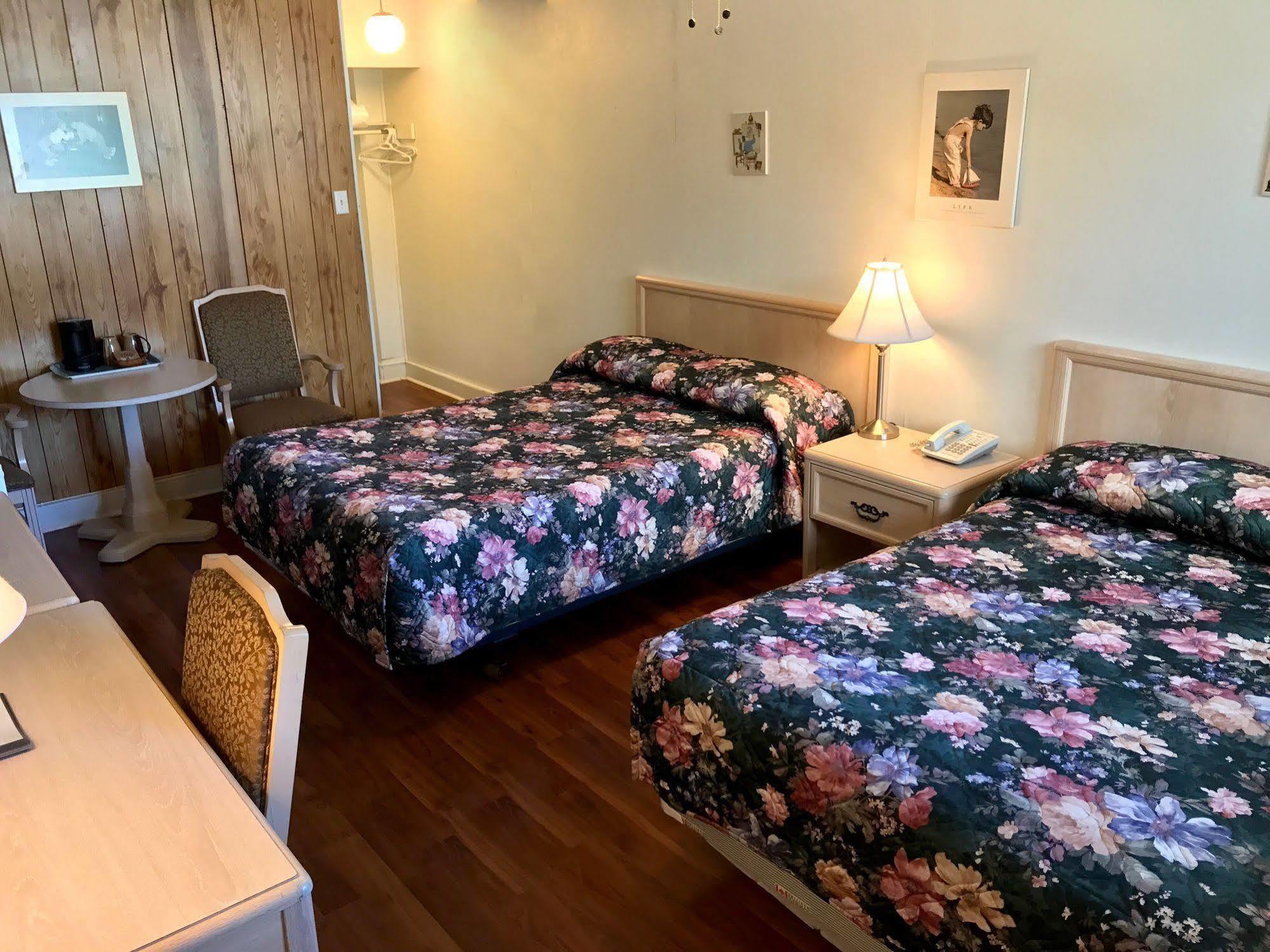 Lake City Motel Dartmouth Екстериор снимка