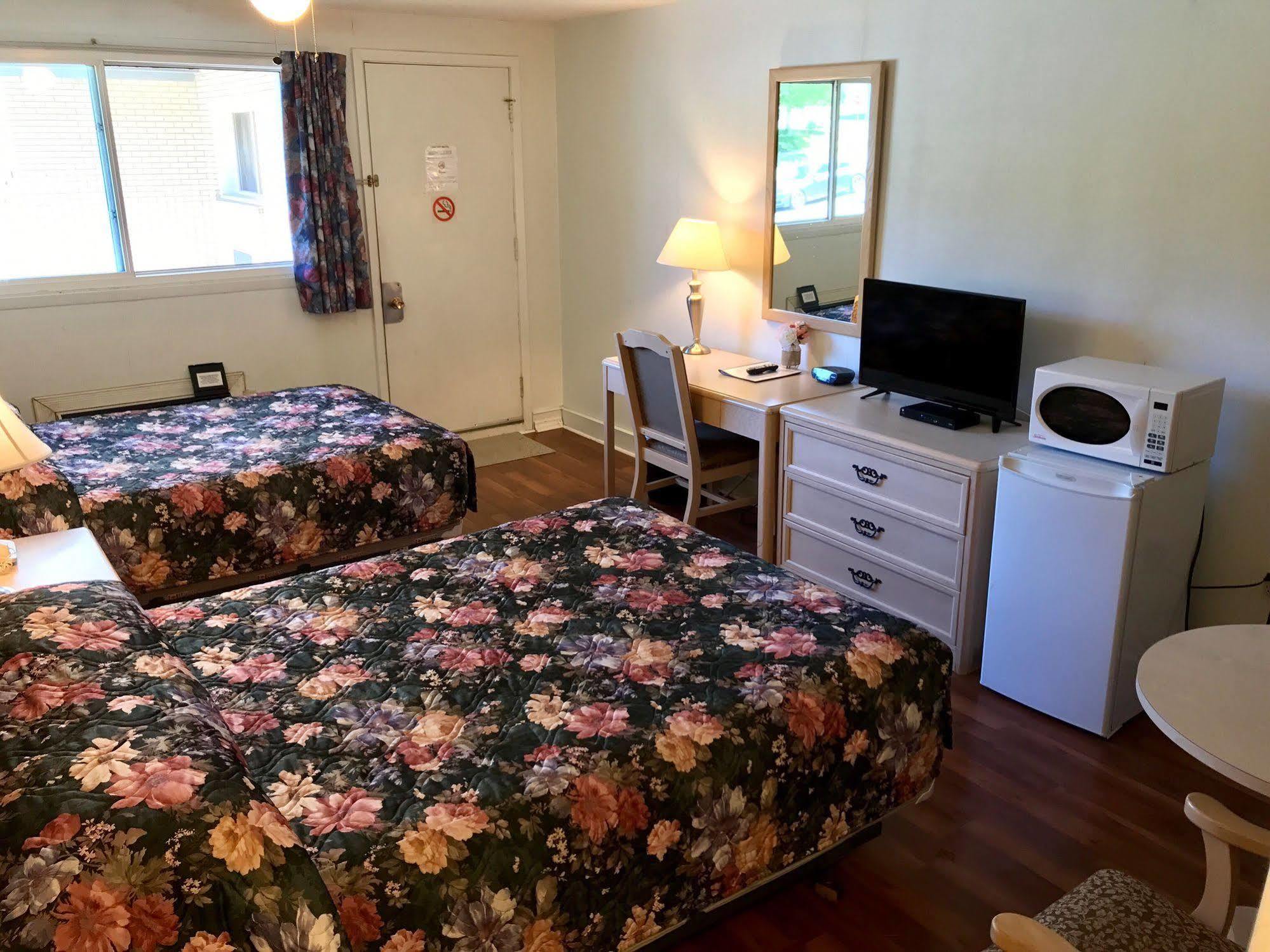 Lake City Motel Dartmouth Екстериор снимка