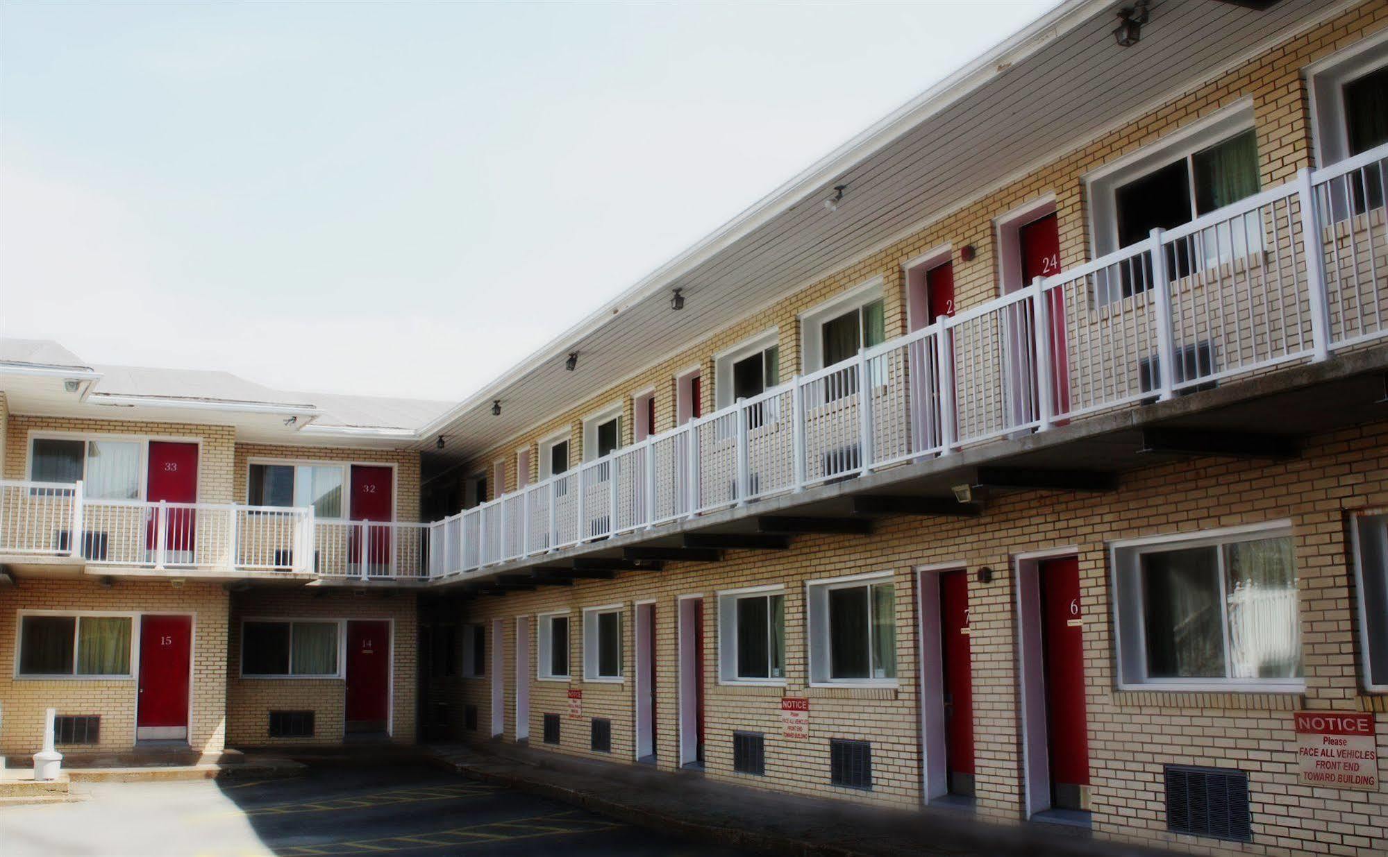 Lake City Motel Dartmouth Екстериор снимка