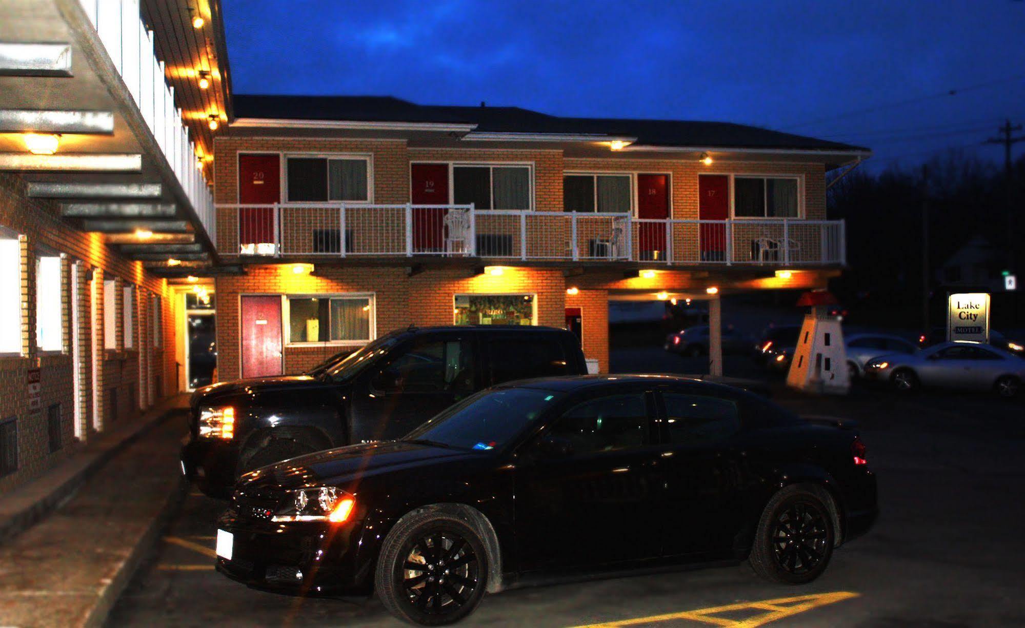 Lake City Motel Dartmouth Екстериор снимка