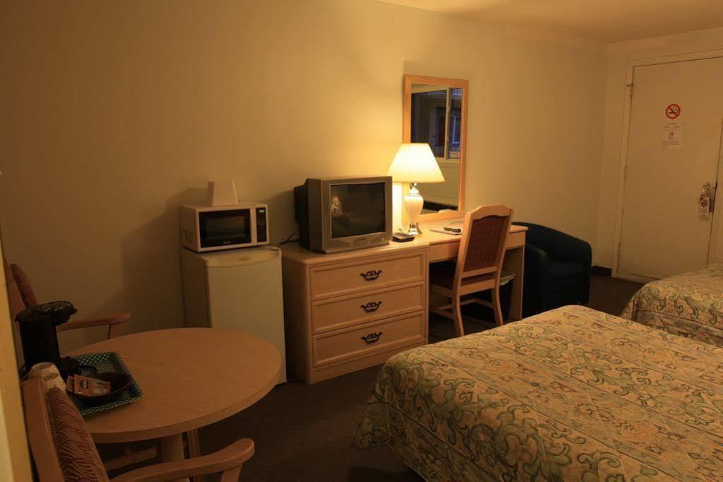 Lake City Motel Dartmouth Екстериор снимка