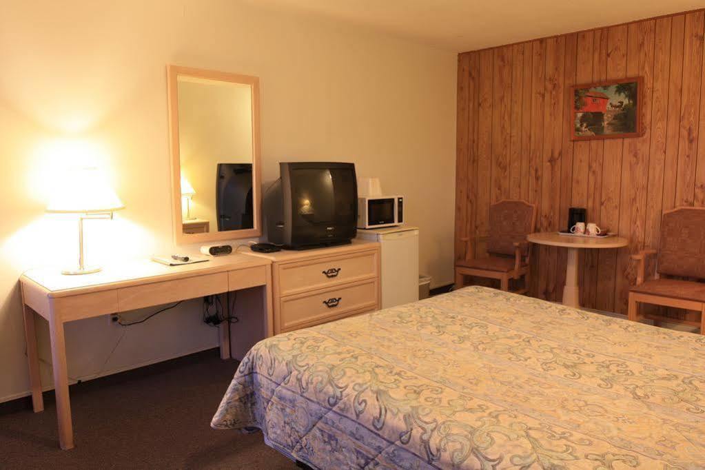 Lake City Motel Dartmouth Екстериор снимка