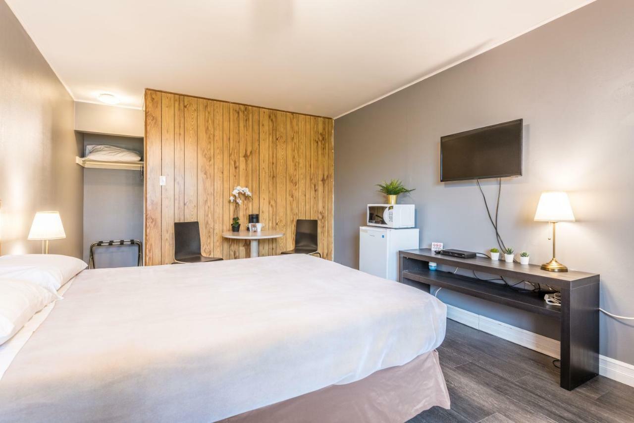 Lake City Motel Dartmouth Екстериор снимка