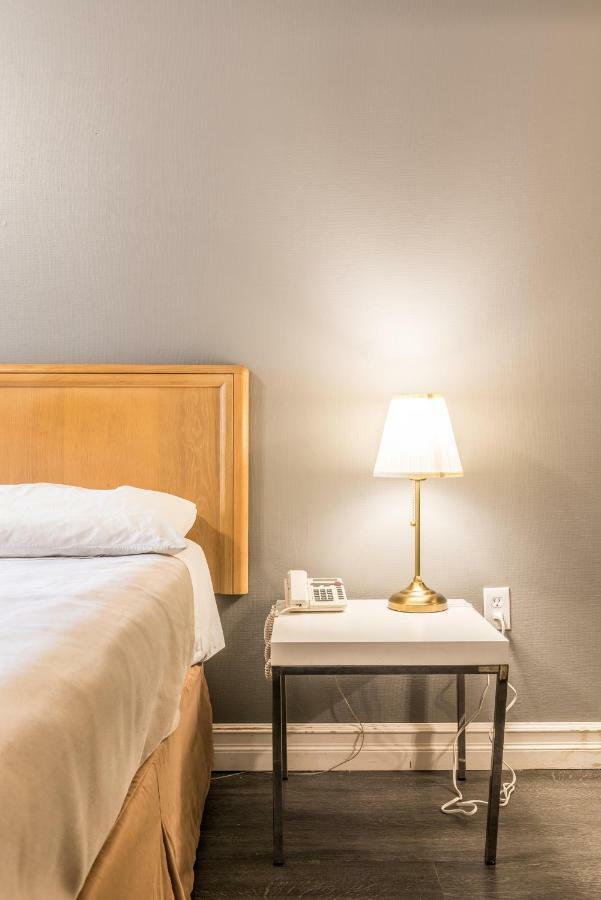 Lake City Motel Dartmouth Екстериор снимка