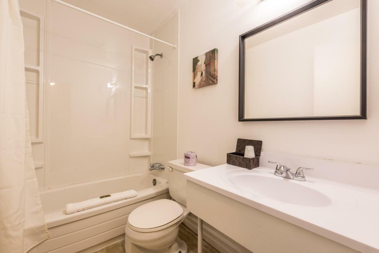 Lake City Motel Dartmouth Екстериор снимка