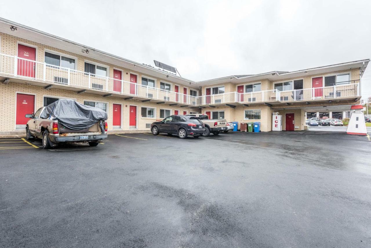 Lake City Motel Dartmouth Екстериор снимка