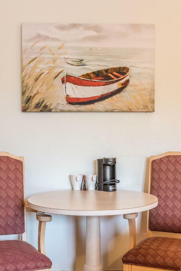 Lake City Motel Dartmouth Екстериор снимка