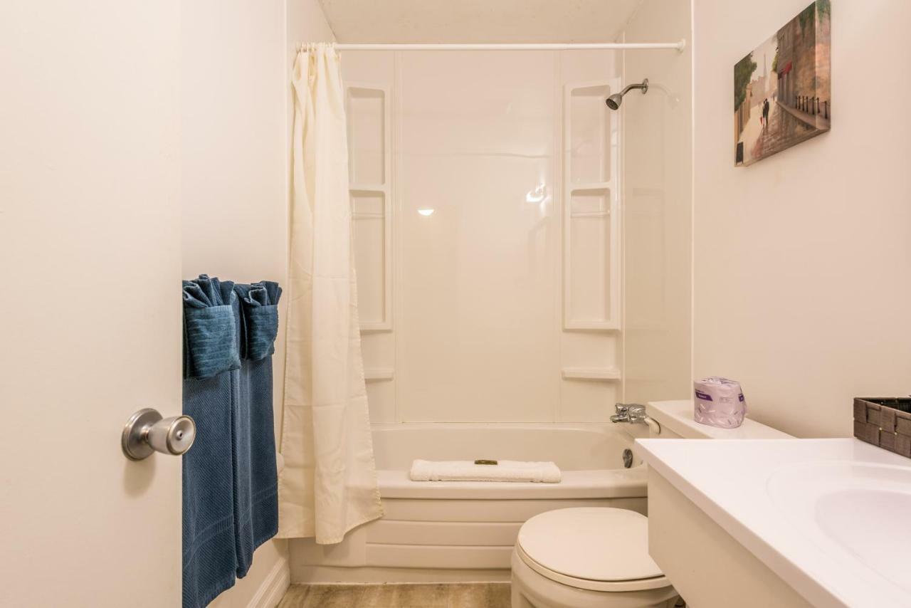 Lake City Motel Dartmouth Екстериор снимка