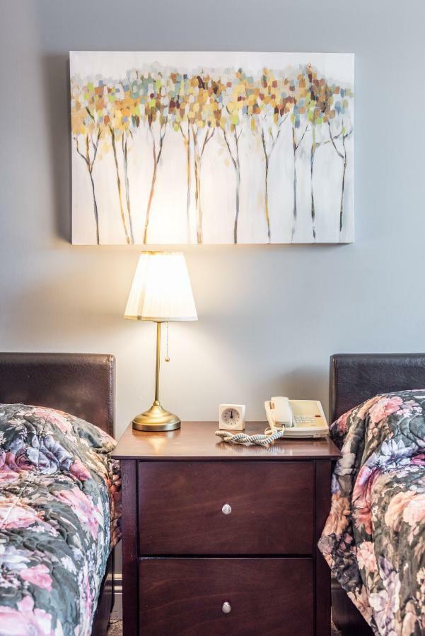 Lake City Motel Dartmouth Екстериор снимка