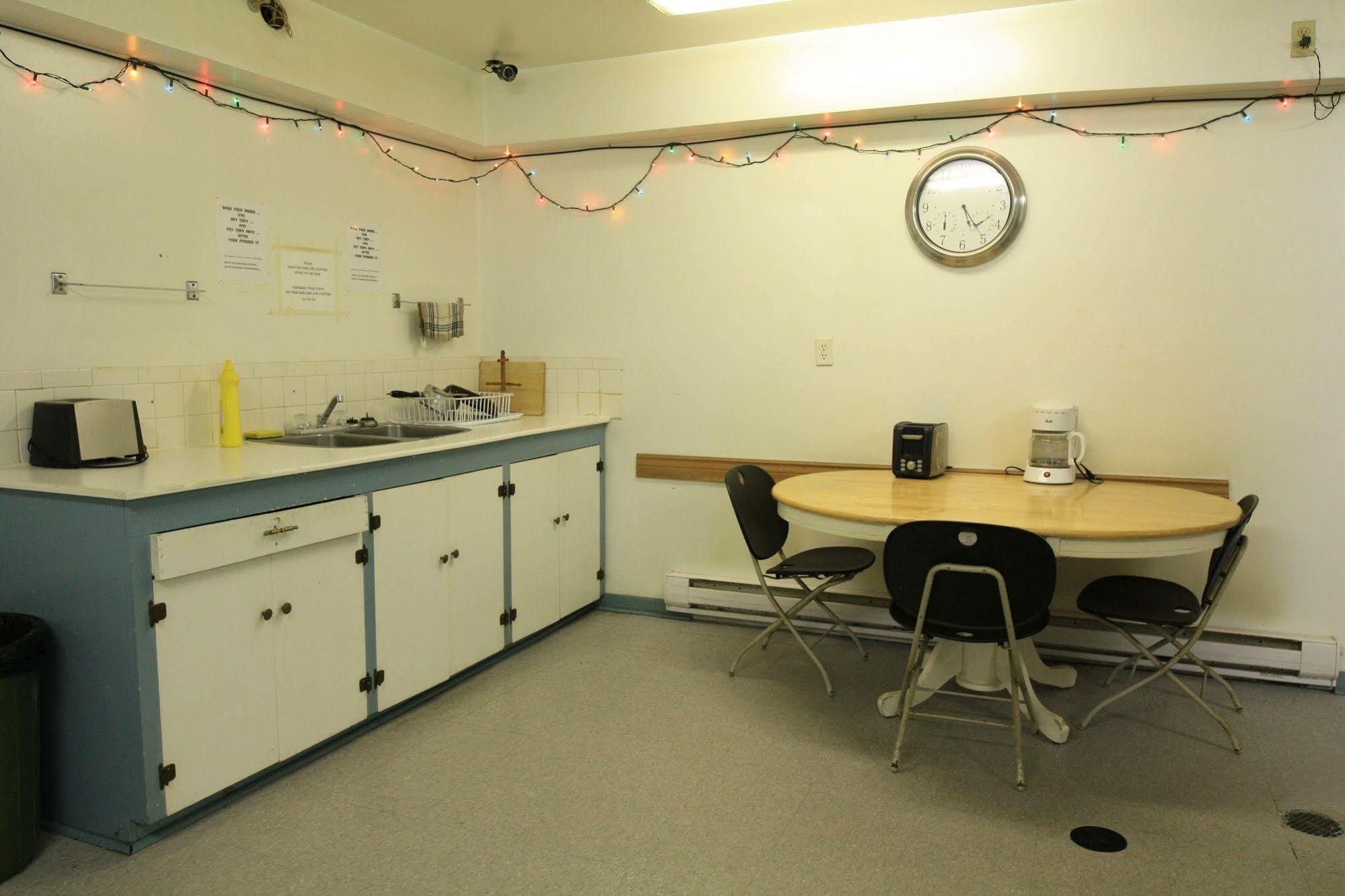 Lake City Motel Dartmouth Екстериор снимка